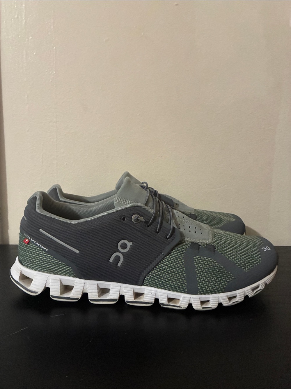 On Cloud Men’s running shoes featuring signature size 10M